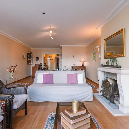 Apartamento Cozy Classic With Parking In Center